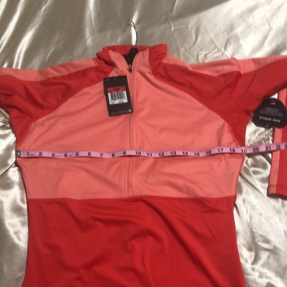 Women’s training Nike Shield Shirt Style#485728 - Picture 4 of 5